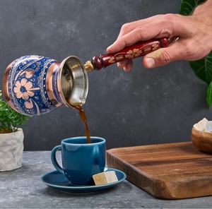 Pot à café turc en cuivre, forme ronde, motif floral bleu, avec poignée en bois, percolateur traditionnel - Product Image 3
