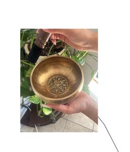 Luxurious Traditional Brass Singing <b>Bowl</b> With <b>Deep</b> Tone For Reiki Healing Meditation Decor - Product Image 1