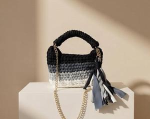 Sac en crochet imperméable pour femme, écologique, durable et léger, avec poignée tressée en fil de t-shirt et fermeture à rabat magnétique - Product Image 4