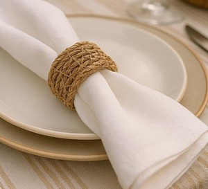Anillos para Servilletas de Ratán Tejido – Decoración de Mesa Estilo Boho Rústico - Product Image 1