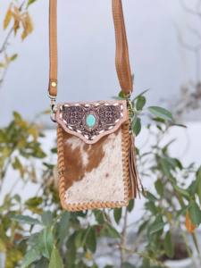 กระเป๋าหนังสลิงลายแกะสลักด้วยมือประดับด้วยหินเทอร์ควอยซ์ ขนาดเล็ก ใส่โทรศัพท์ได้  กระเป๋าถือหนังขนสัตว์  กระเป๋าคล้องมือ - Product Image 5