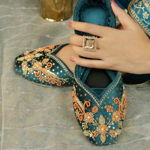 Khussa para Mujer, Nuevo Diseño, Última Moda, con Logotipo Personalizado, Bordado a Mano, Estilo Indio Pakistaní, Jutti - Product Image 1