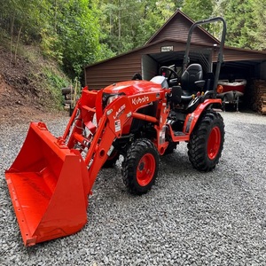 Tracteur Kubota B2601 moderne offrant une conception compacte, des performances utilitaires robustes, une maniabilité aisée et un fonctionnement fiable. - Product Image 1
