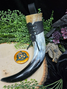 Últimos Accesorios de Cocina: Cuernos para Beber de la Mejor Calidad, Taza de Cuerno Vikinga con Diseño de Cuervo, Cuernos Tallados para Representaciones Paganas Nórdicas de los Vikingos - Product Image 5