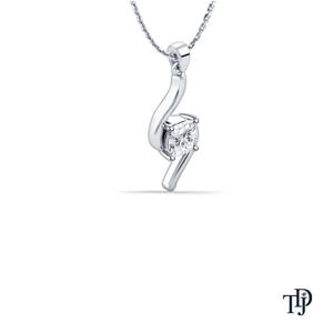 Pendentif solitaire en or 10K avec diamant de laboratoire rond, classique à quatre griffes, attache en V, OEM, vente en gros, fabricant pour la vente au détail - Product Image 5