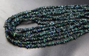 Perles d'opale éthiopienne noire naturelle multi-arc-en-ciel, opale à forme brute non taillée, environ. 6x2MM à 4x3MM Longueur de 16 pouces - Product Image 2