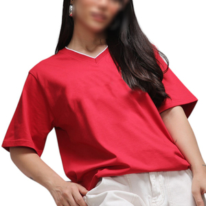Camiseta de Algodón Ligero Premium para Mujer, Cuello en V, Personalizada, con Ribete en Contraste Rojo, Corte Regular, Manga Corta, Estilo Casual de Verano - Product Image 1