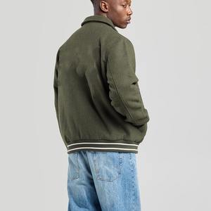 เสื้อแจ็คเก็ตวาร์ซิตี้ปักลายแบบกำหนดเองสำหรับผู้ชาย คุณภาพสูง สไตล์สตรีทใหม่ คอตั้ง แฟชั่นไฮสตรีท - Product Image 2