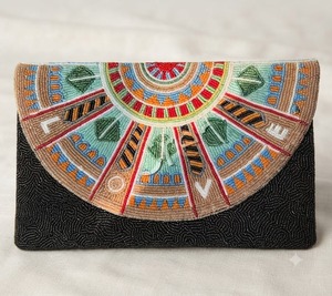 Bolso de Mano Tipo Clutch de Lona Hecho a Mano con Cuentas, Patrón de Bordado Tribal Colorido, Forma Rectangular, Artesanía Textil, Obra de Arte Coleccionable - Product Image 1