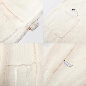 Albornoz de Franela Largo y Suave para Invierno, con Capucha, para Hombre y Mujer, Grueso y Cálido, de Felpa - Product Image 4