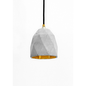 Lampe suspendue en béton de qualité supérieure, design géométrique fait main, luminaire de plafond avec intérieur doré pour salle à manger - Product Image 1
