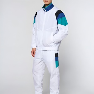Ensemble coupe-vent léger et respirant avec logo frontal, idéal pour l'été, style streetwear, pour activités quotidiennes en extérieur - Product Image 1