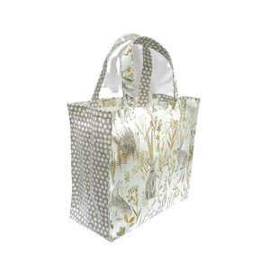 กระเป๋าผ้าแคนวาสลายตัวอักษรคุณภาพพรีเมียม ผลิตในอินเดีย เป็นมิตรต่อสิ่งแวดล้อม หูหิ้วคู่ ปราศจากสารอะโซ วางจำหน่ายแล้ว - Product Image 1