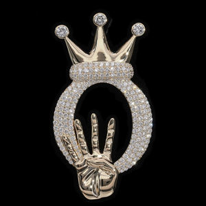 Colgante de Corona Hip Hop con Mano Incrustada en Diamantes, Chapado en Oro de 18K, Joyería Unisex para Uso Diario - Product Image 1