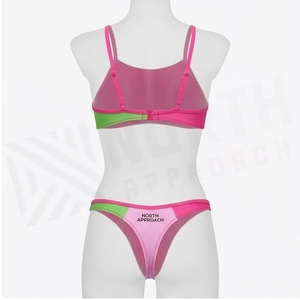 Ensemble de yoga 2 pièces imprimé papillon bleu avec finition dorée, body à col en V profond et jupe portefeuille longueur genou - Product Image 2