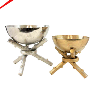 Bol décoratif de luxe fait main en or, centre de table moderne en métal, corbeille à fruits avec base élégante pour table à manger et décoration intérieure - Product Image 1