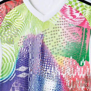 Camiseta Deportiva Transpirable de Manga Corta con Cuello en V Personalizada para Hombre, Estilo Americano de Fútbol Americano, Sublimación Premium - Product Image 4