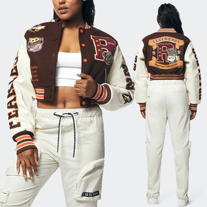 Chaqueta Varsity Corta Personalizada para Mujer, Diseño de Parche Legendario Fearless en Marrón y Blanco, Ropa Urbana OEM - Product Image 1