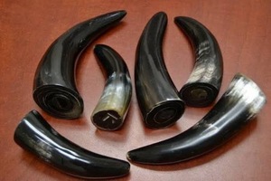 Cuerno de Búfalo Natural Ecológico con Punta Pulida, Diseño Rústico Moderno, Alta Calidad, Negro - Product Image 4