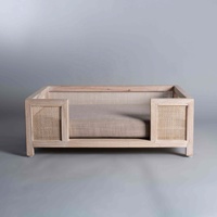 Luxus-Hunde bett aus Holz Weiß gewaschene Holz betten für Haustiere mit Rattan Cane Großhandel Hand gefertigter OEM Akzeptabel von Vietnam Factory