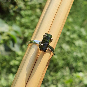 Anillo de turmalina verde cruda de Plata de Ley 925, piedra natal de cristal curativo Original, proveedor de joyería al por mayor, Moissanite Main - Product Image 1