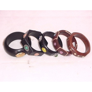 Bracelet manchette en bois naturel fait main, design naturel, bijou en bois pour femme, bracelet manchette large en bois, bracelet tendance - Product Image 4