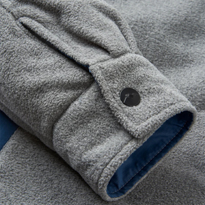 Veste en polaire sherpa pour homme personnalisée, couleur grise, fermeture à boutons, style décontracté, streetwear, manches longues, capuche intégrée - Product Image 5