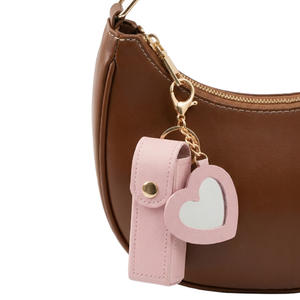 Porte-rouge à lèvres suspendu en cuir PU personnalisé avec miroir en forme de cœur, mini étui de rangement pour maquillage pour femmes - Product Image 1