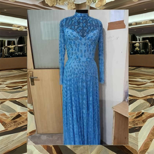 Robe de soirée de luxe perlée exclusive, parfaite pour les événements prestigieux et les fonctions de haut niveau - Product Image 1