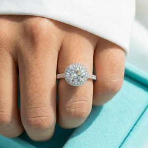 Anillo de Compromiso y Boda de Oro Blanco Sólido de 18k con Diamante Natural de Corte Brillante Redondo, Engaste de Puntas, la Mejor Calidad de Fabricación - Product Image 3
