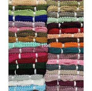 ผ้าลูกไม้ฝ้ายปักลายดอกไม้สีแดง สำหรับตกแต่งส่าหรี เลเฮนกา เป็นมิตรกับสิ่งแวดล้อม คุณภาพพรีเมียม ผลิตในอินเดีย - Product Image 2