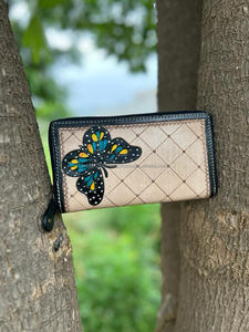 Porte-monnaie sculpté usiné à la main pochette étui de téléphone nouveau Design fleur multi utilisations portefeuilles en cuir occidental pour les femmes - Product Image 3