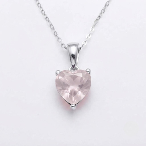 Colgante de Cuarzo Rosa con Corte de Corazón en Plata de Ley Bañada en Rodio, al por Mayor, de Moda - Joyería Delicada Hecha a Mano, Regalo Minimalista para Ella - Product Image 1