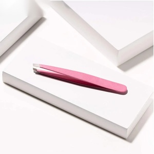 Pinzas para Cejas Curvas Modernas de Color Rosa de Ryzer Studio, Acero Inoxidable, Mango Cómodo, Herramienta de Aseo Precisa y Duradera - Product Image 4