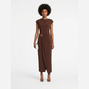 Robe élégante en satin marron pour femme, col rond, manches courtes, longueur mi-mollet avec ceinture, tissu crêpe, collection été/printemps - Product Image 2