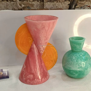 Vase à fleurs en résine écologique fait main par Kiswah Craft Designer, personnalisé, décoration moderne pour la maison, salon, chambre, table à manger - Product Image 1