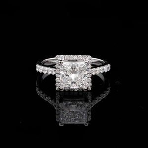 Bague de fiançailles en diamant taille princesse pour femme, argent 925 plaqué rhodium, design géométrique classique - Product Image 4