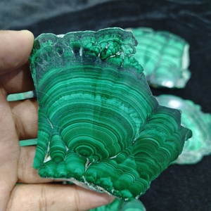 Tranche de malachite verte polie, pierre gemme rayée, spécimen minéral pour la décoration de la maison et du bureau, vente en gros, objet de collection artistique - Product Image 2