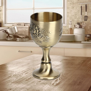 Copa de Vino Vintage de Latón con Diseño Floral de Rosas en Relieve, Cáliz Metálico Decorativo, Copa para Beber, Decoración de Mesa, Regalo - Product Image 3