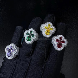 แหวนเพชรโมอิสซาไนต์ลายดอกไม้สุดหรู ชุบทองคำขาว เครื่องประดับแฟชั่น - Product Image 1
