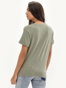 Camiseta de Mujer de Diseño Clásico y Elegante, Tejido Suave y Transpirable, Corte Holgado para Uso Diario - Product Image 3