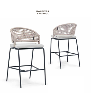 Chaise de bar extérieure commerciale moderne avec cadre en acier en alliage d'aluminium, siège rembourré et accoudoirs fixes, non pliable - Product Image 1