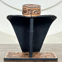 Buste de présentation de bijoux en cuir véritable de qualité supérieure fait à la main avec un support de bijoux floral sculpté pour l'affichage en salle d'exposition