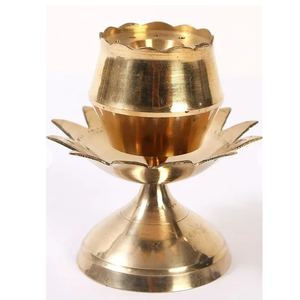 Pour le brûleur d'encens en laiton doré de forme avec un design antique moderne fait à la main pour la décoration intérieure religieuse - Product Image 1