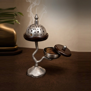 Brûleur d'encens artisanal de style branche avec dôme en argent perforé, plateforme en bois et bol recouvert assorti pour la diffusion de parfum - Product Image 2