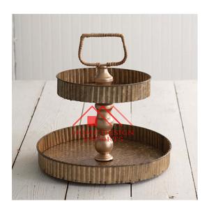 Bandeja metálica galvanizada con acabado dorado antiguo para servir cupcakes, postres y pan. - Product Image 1