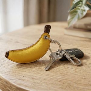 Logo et emballage personnalisés, accessoire fruité mignon bicolore 3D pour promotion de cadeaux, porte-clés banane - Product Image 1