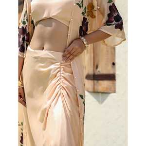 Ensemble jupe en satin bohème Janya en beige taille XS avec manches trois-quarts - Product Image 1