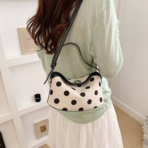 Bolso de hombro de cuero genuino para mujer al por mayor, bolso de mano con logotipo personalizado, etiqueta privada para boutiques - Product Image 4