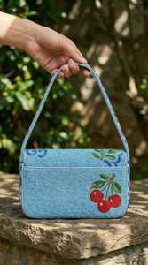 Sac à main perlé fait main, forme rectangulaire, bleu et blanc, motif architecture grecque, broderie en coton, artisanat écologique et durable - Product Image 6